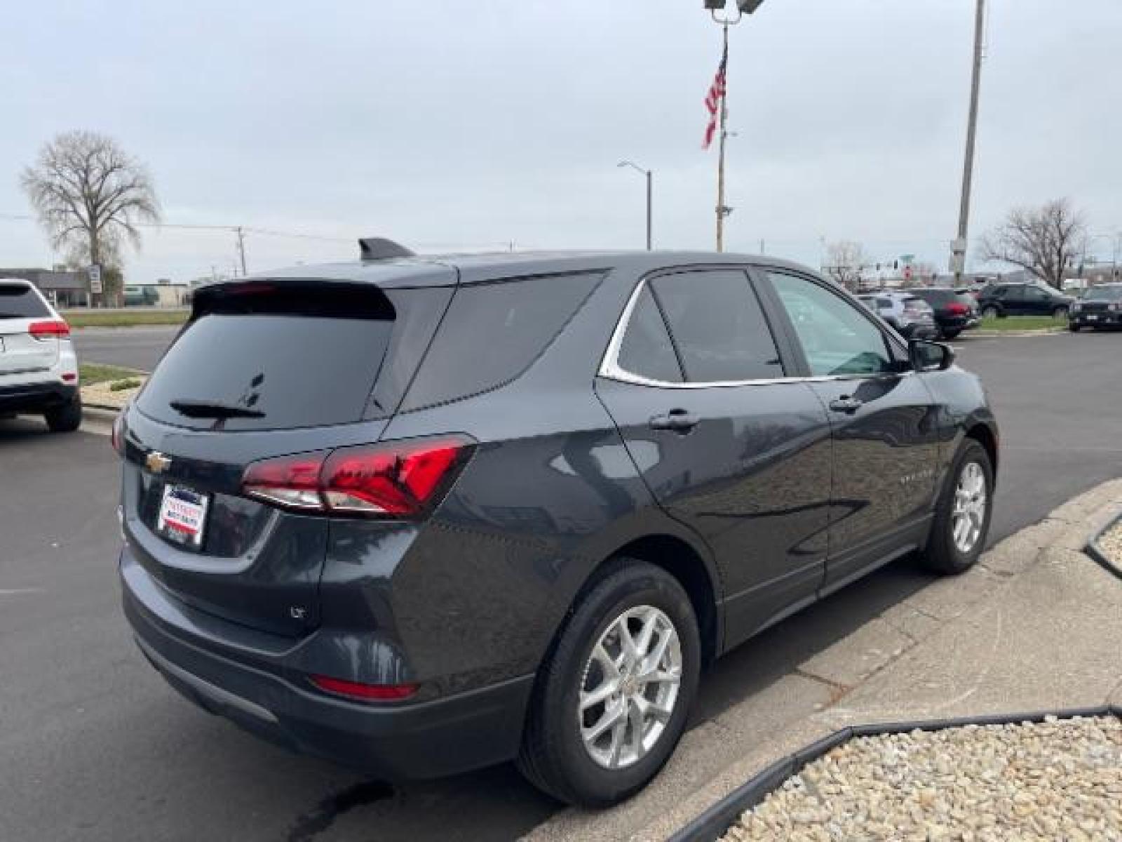 2022 Iron Gray Metallic Chevrolet Equinox LT 1.5 2WD (2GNAXKEV9N6) with an 1.5L L4 DIR DOHC 16V TURBO engine, 6-Speed Automatic transmission, located at 745 S Robert St, St. Paul, MN, 55107, (651) 222-2991, 44.923389, -93.081215 - Photo #5